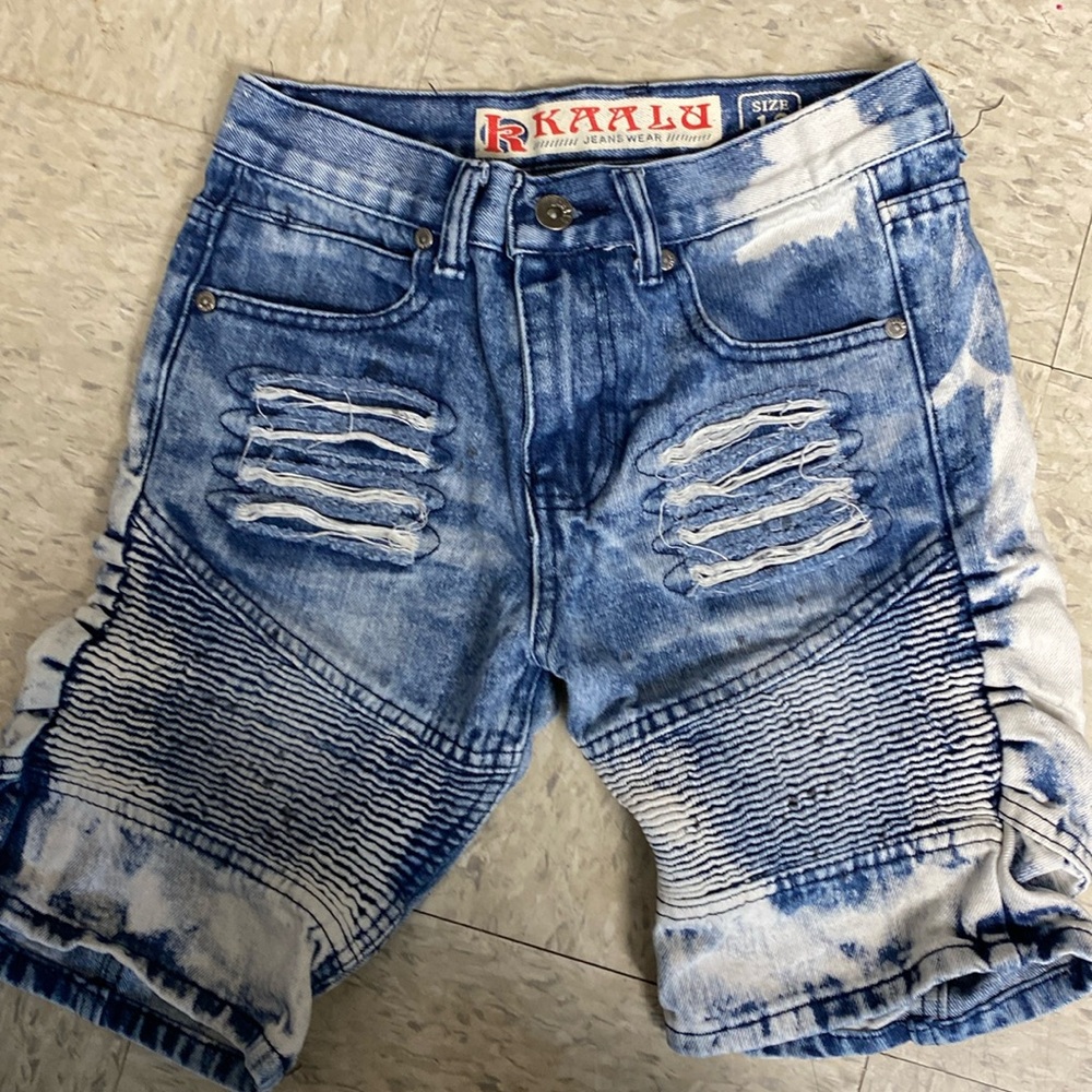 KAALU size 12 destroyed Jean shorts